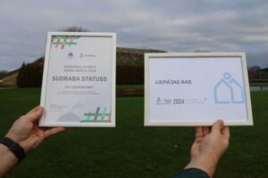 Attēls ar apbalvojumiem